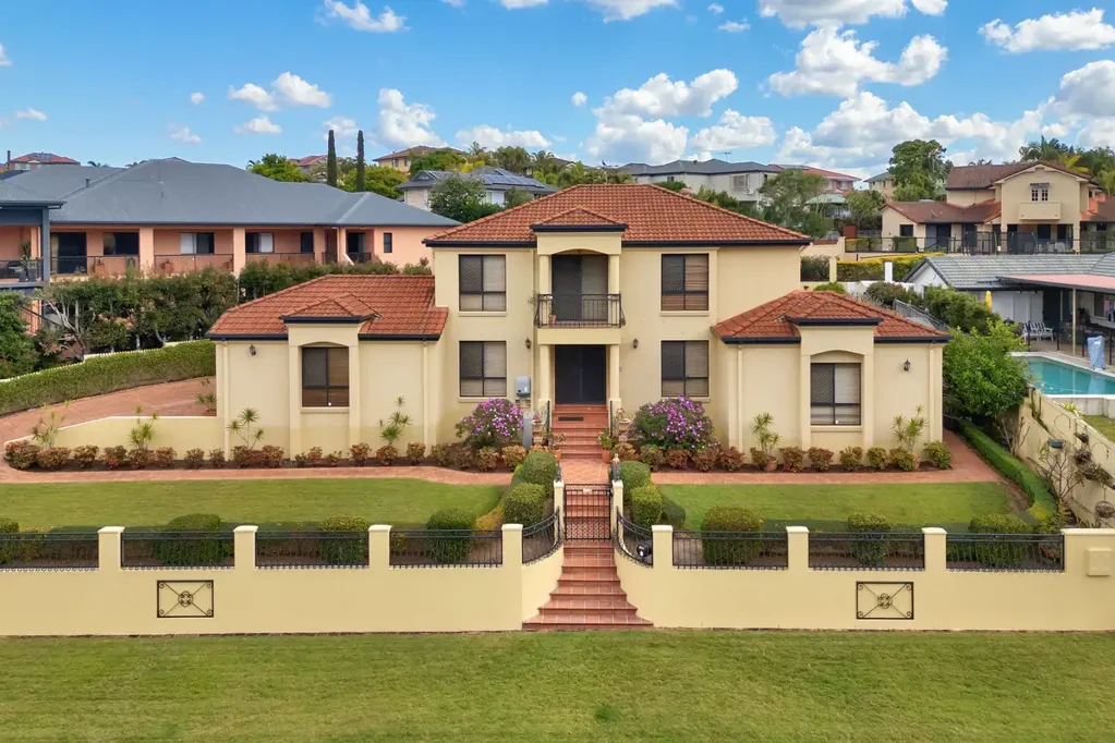 Bridgeman Downs 5 Bedroom One Of Bridgeman Down’s Finest!