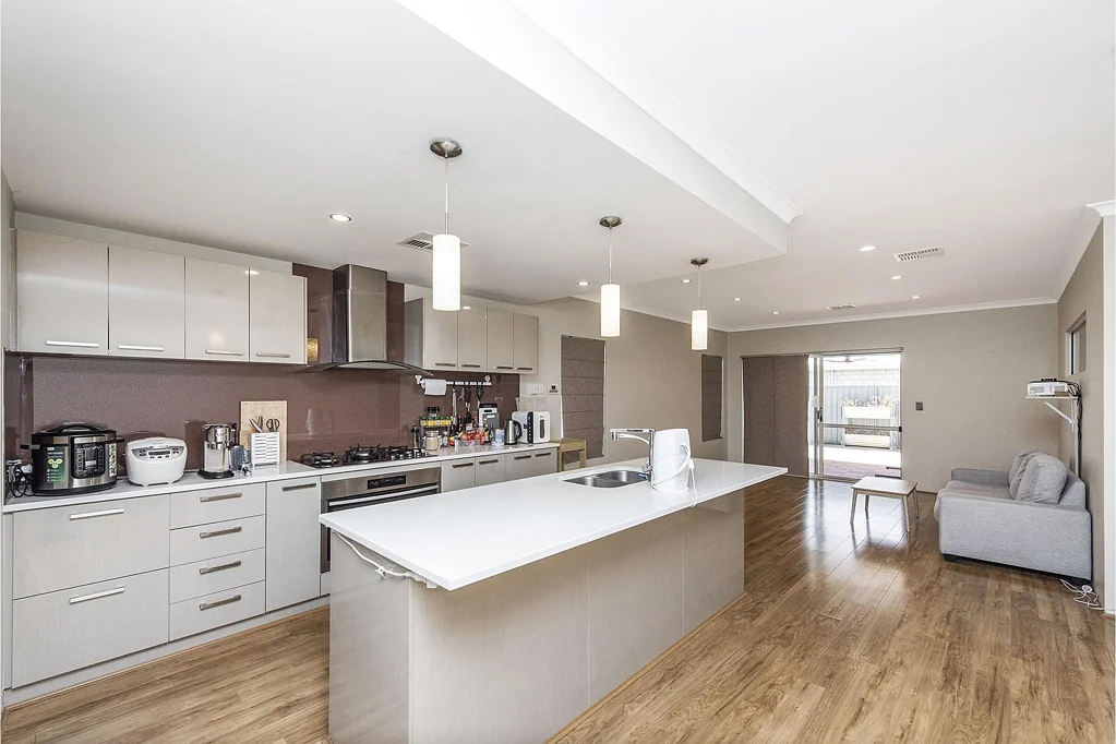 Piara Waters 4ਬੈੱਡਰੂਮ Beautiful family home in the heart of Piara Waters