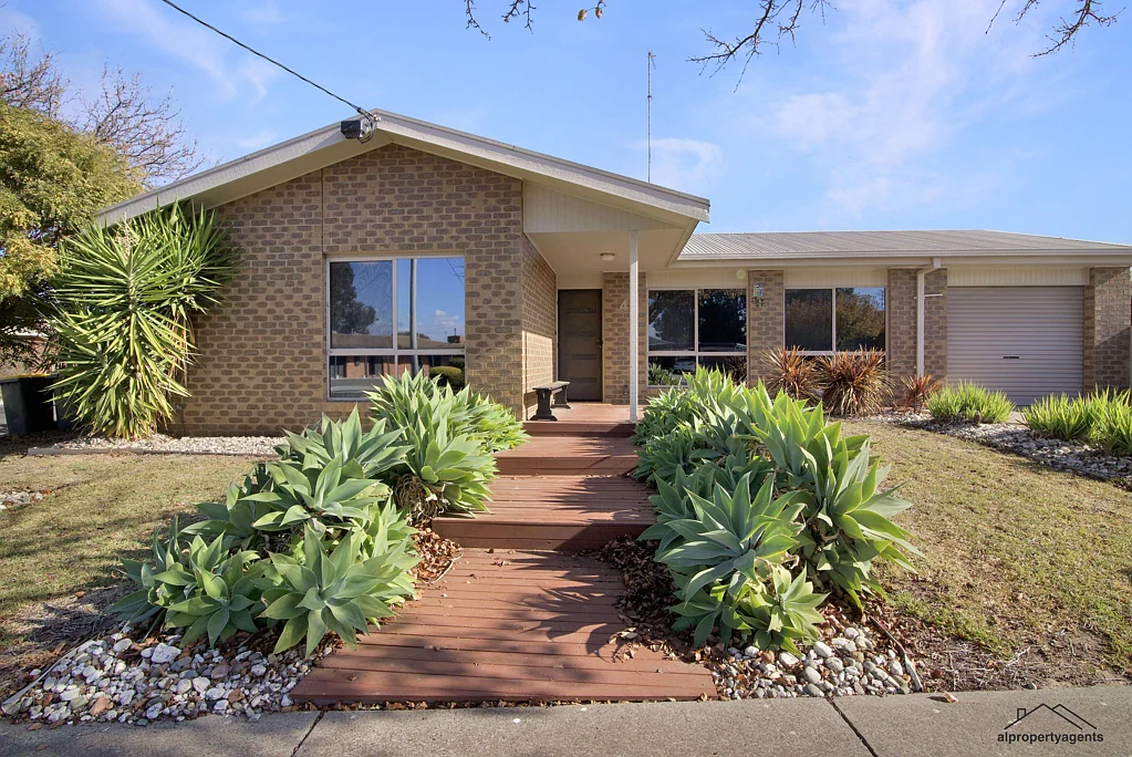 Horsham 3Habitaciones Modern Comfort and Convenience on a Prime Corner Block