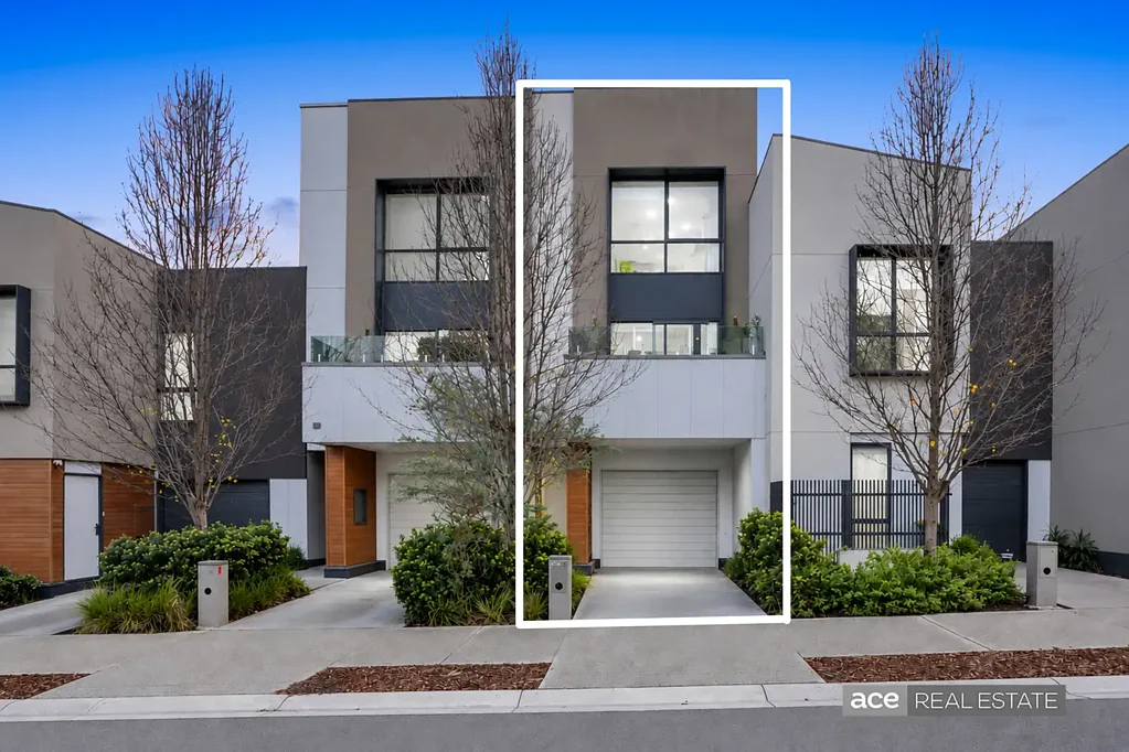 Noble Park 4Moenga Modern Stylish 4-Bedrooms Family Home in an Unbeatable Location