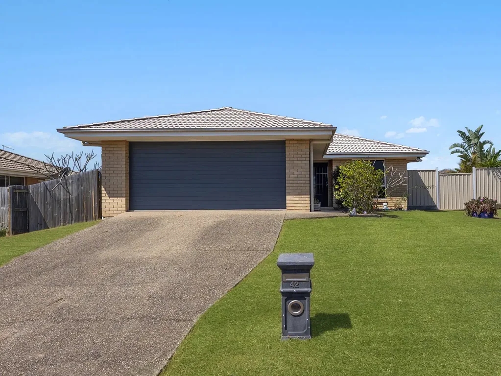 Lowood 4 Slaapkamer Elevated Living with Dual Side Access Potential!
