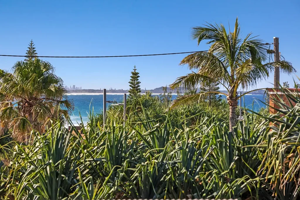 FULLY FURNISHED BEACHFRONT APARTMENT IN THE HEART OF KINGSCLIFF