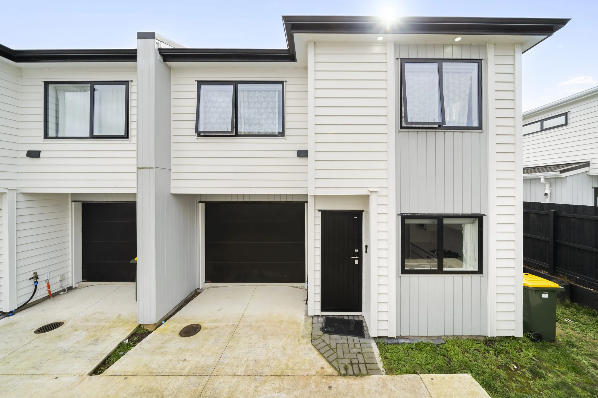 Wattle Downs 3Zimmer Modern Freehold - Last Property + Parking!