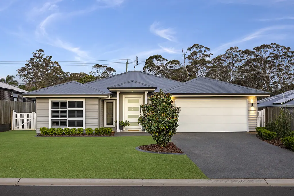 37 McGee Drive, Kearneys Spring, QLD 4350