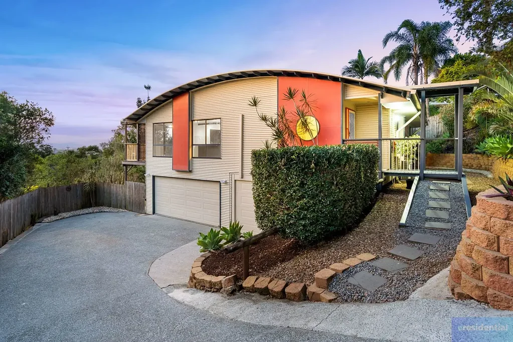 15 Valerie Close, Edens Landing, QLD 4207