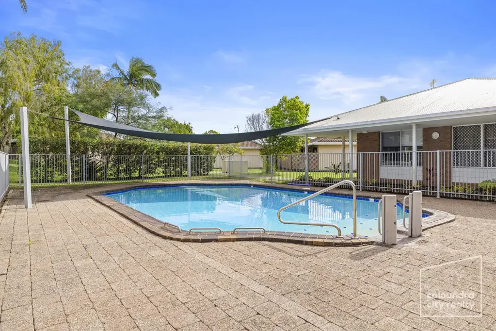 EASY LIVING IN QUIET COMPLEX