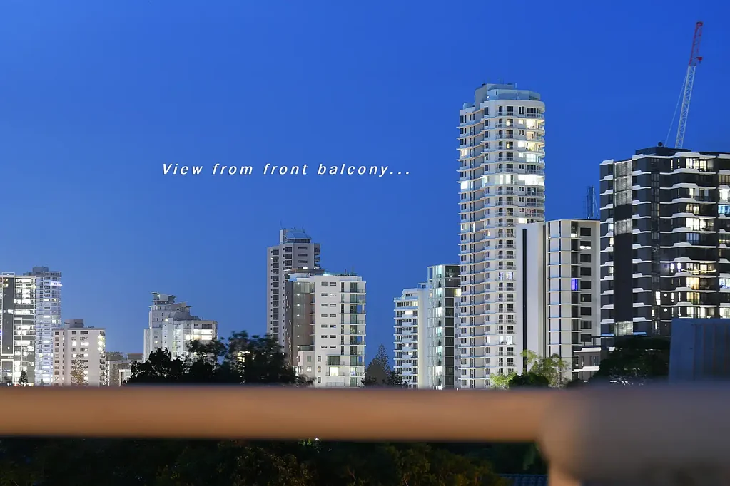 Burleigh Heads 2غرفة نوم Penthouse with Ocean & Skyline Views with Double Lock Up Garage