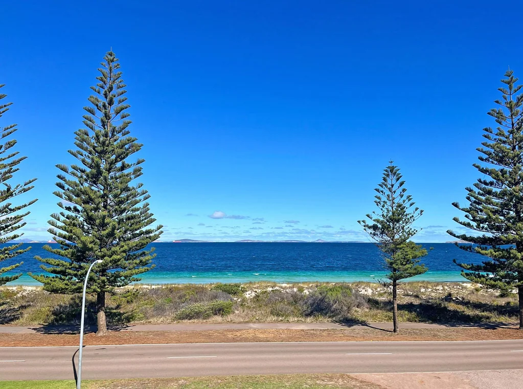 Castletown 4房  Listed by Julie Jackson and Keith Ogley, Elders Real Estate Esperance