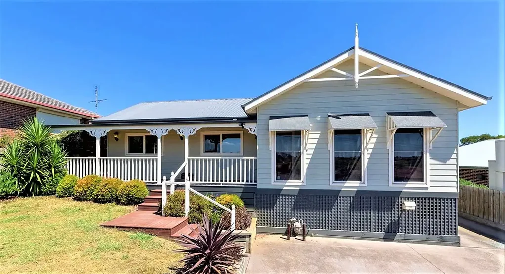 FULLY FURNISHED AND ALL UTILITIES INCLUDED - TOWNHOUSE LIVING IN GREAT LOCATION!!!