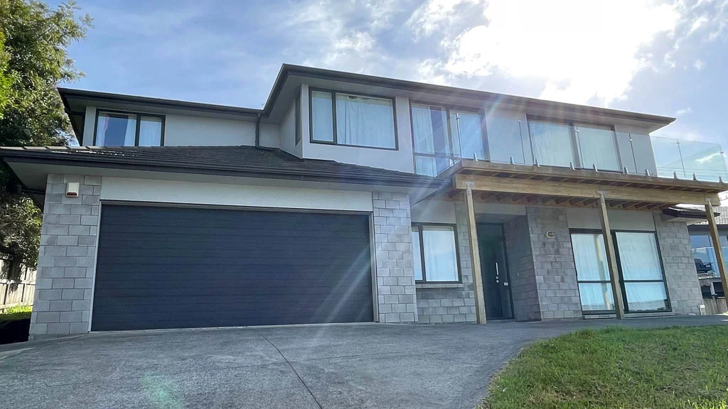 Modern Family Living in Beautiful Orewa