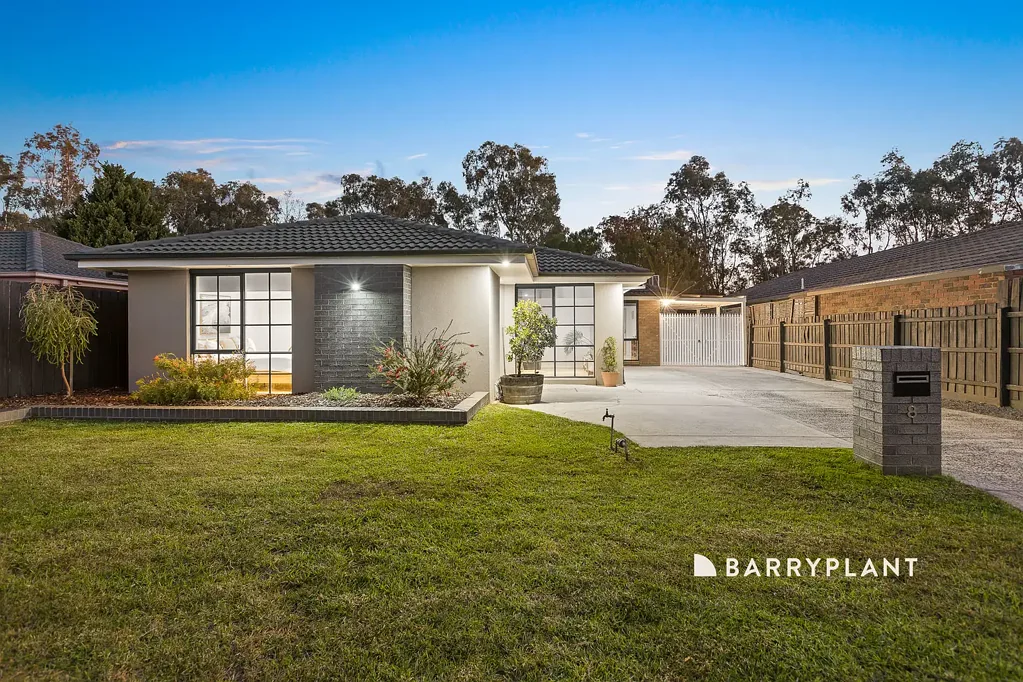 8 Insignia Crescent, Berwick, VIC 3806