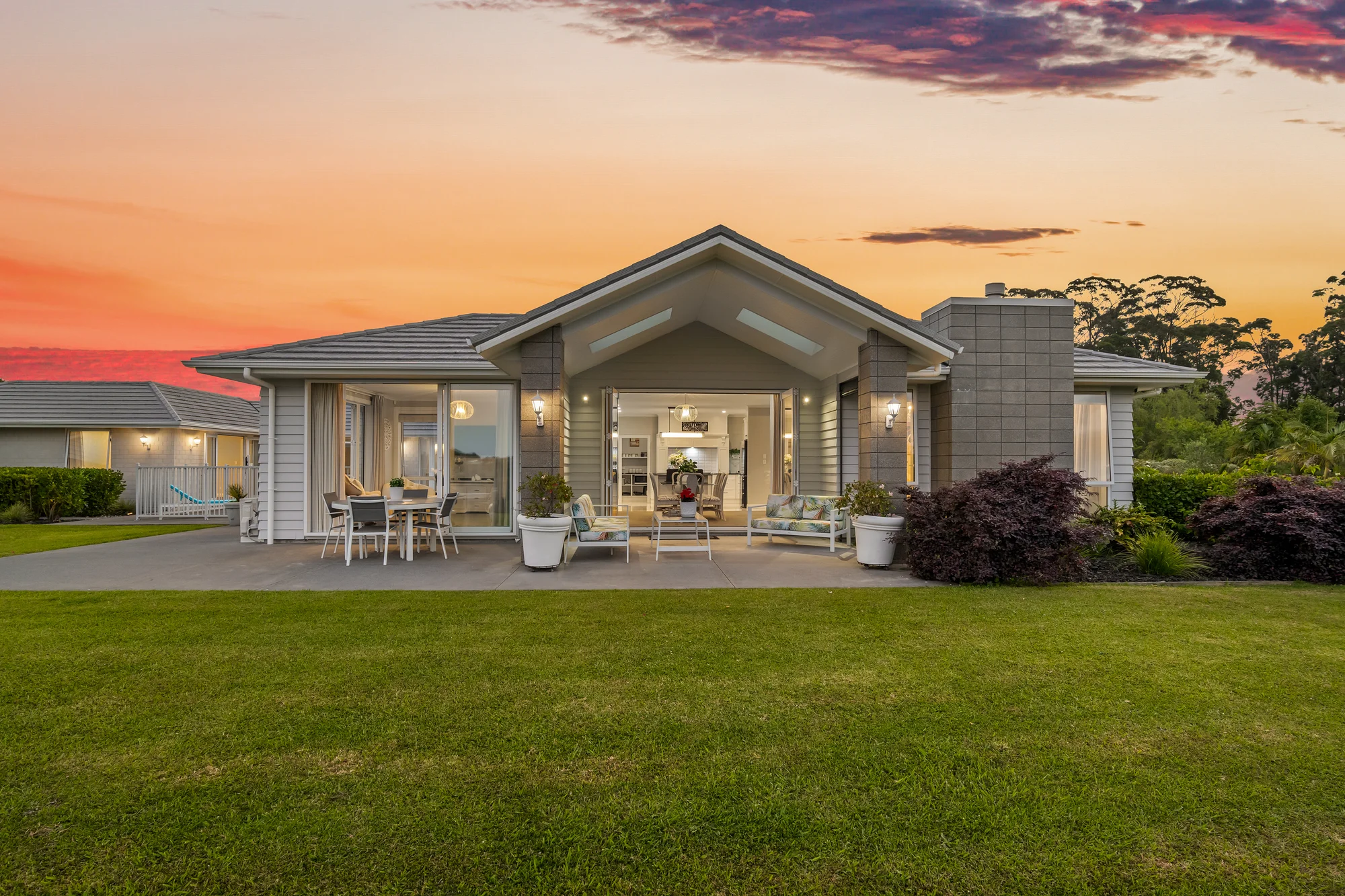 Stillwater 4 Slaapkamer Country Calm, Poolside Living, City Convenience