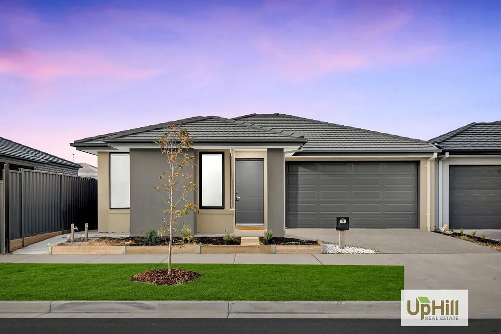 Clyde 3 Slaapkamer Luxury Living Awaits: Your Dream Home in Clyde!