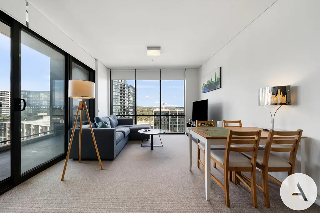 Belconnen 1Zimmer 17th Level and 75m2 of Comfort and Style! Living High with Elevated Views!
