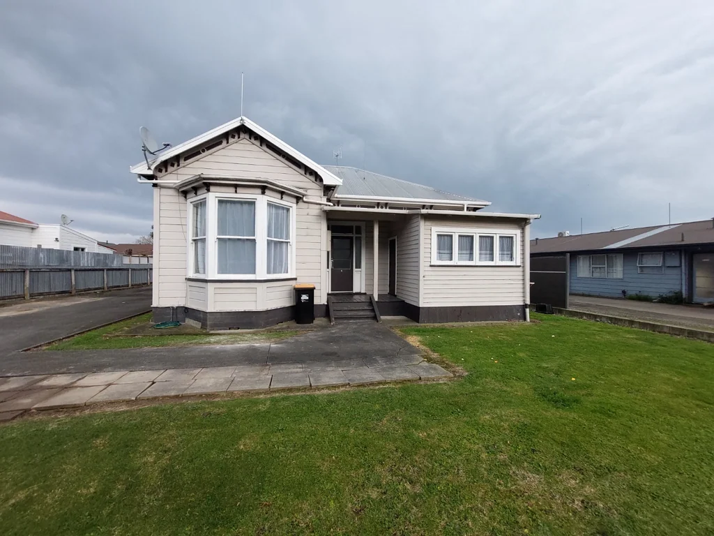 Freshly painted 1 bedroom flat - Takaro