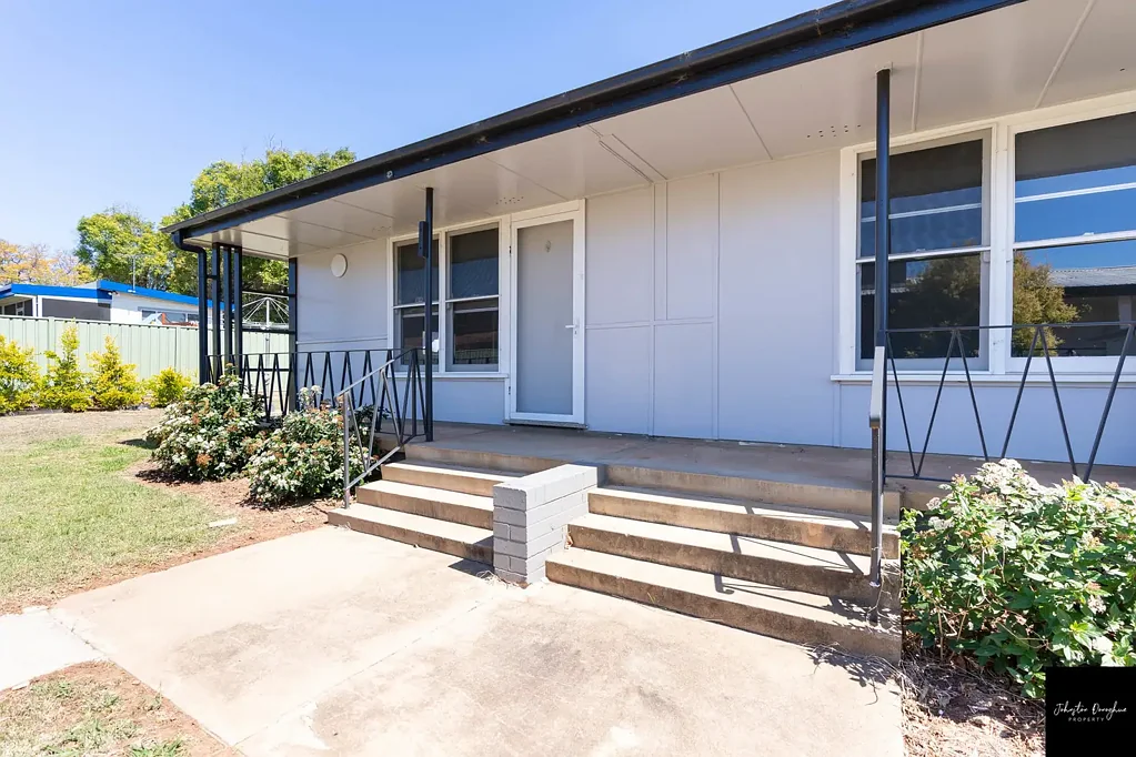DELIGHTFUL UNIT FULLY FURNISHED