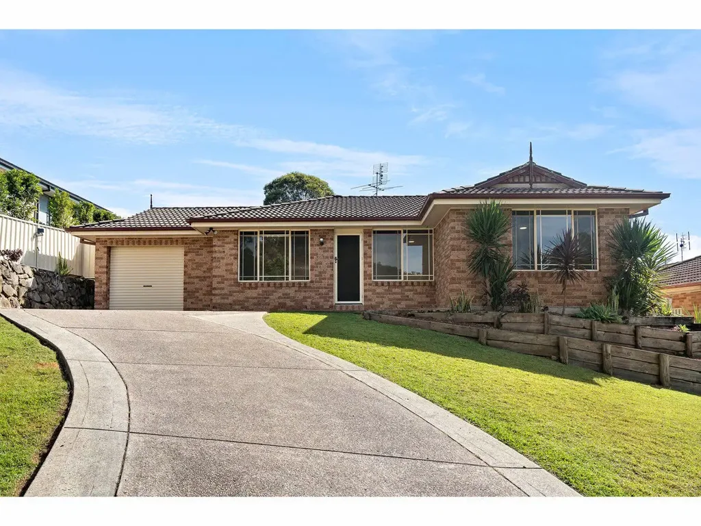 PEACEFUL FAMILY HOME IN TRANQUIL CUL-DE-SAC WITH SUPERB OUTDOOR SPACE