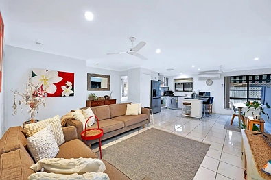 1/4A Hillvue Crescent, Avoca, QLD 4670, 3 Bedrooms, 2 Bathrooms, Unit