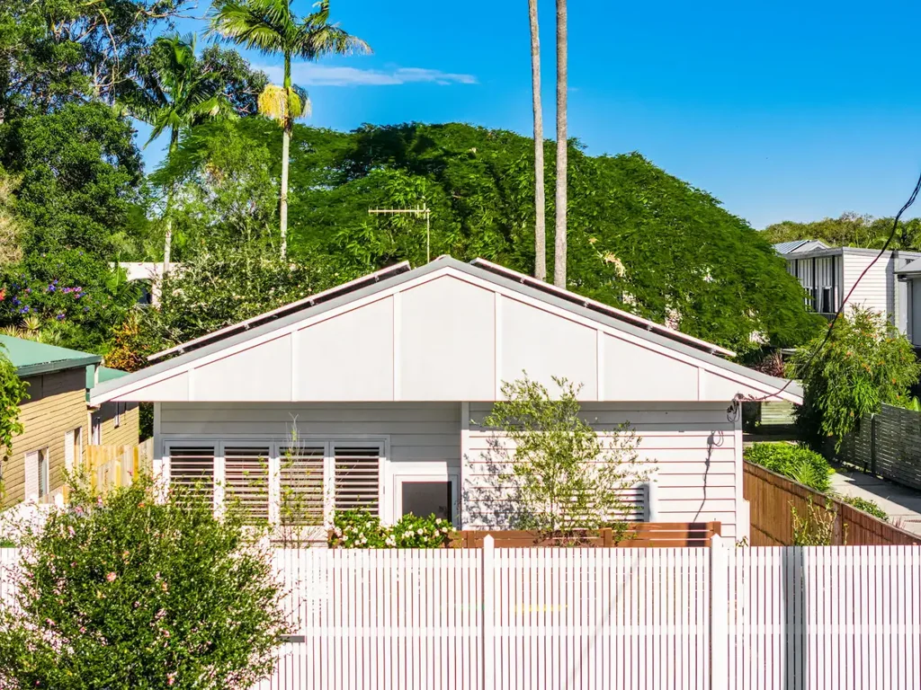 Byron Bay 3 Bedroom Original fisherman's cottage in the heart of town