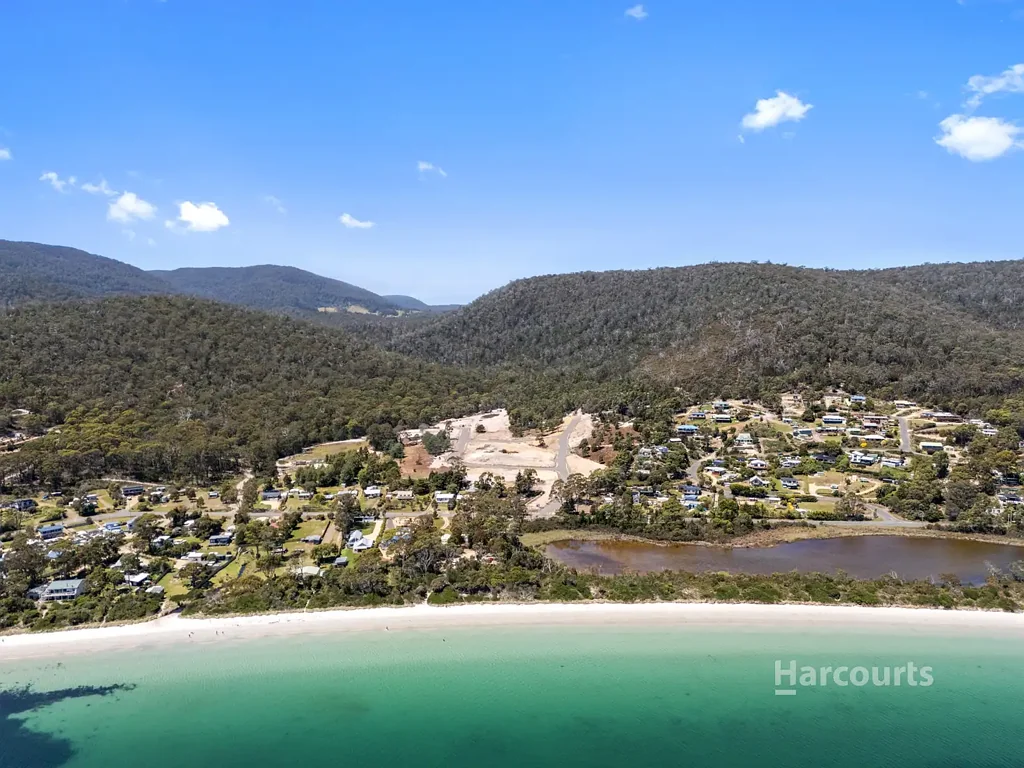 White Beach Stamfield Estate - Experience Coastal Living in a Superb Location