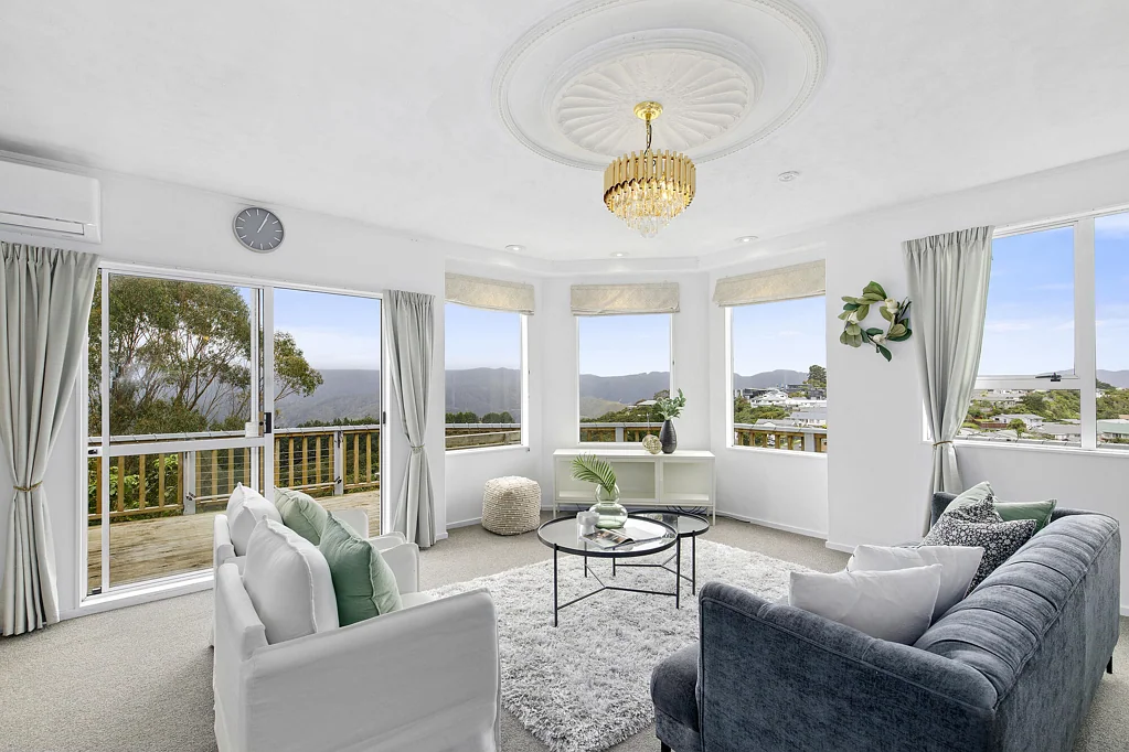 Kelson 4房  Views and Value in Kelson! BEO $699,000!