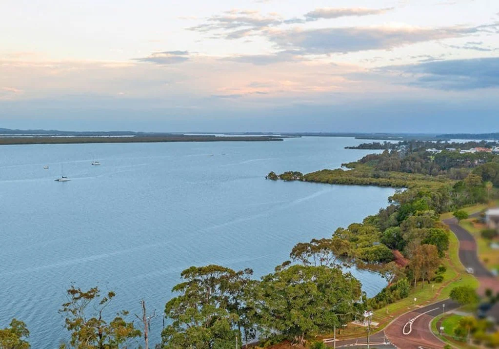 Redland Bay 滨水地段 便捷生活 高尔夫俱乐部旁 30分钟达黄金海岸 优雅奢居 独享便利 联系我们打造梦想家！ DREAM LOCATION - STUNNING VIEWS!