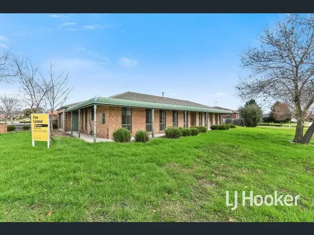 WELL PRESENTED 4 BEDROOM HOUSE IN NARRE WARREN!