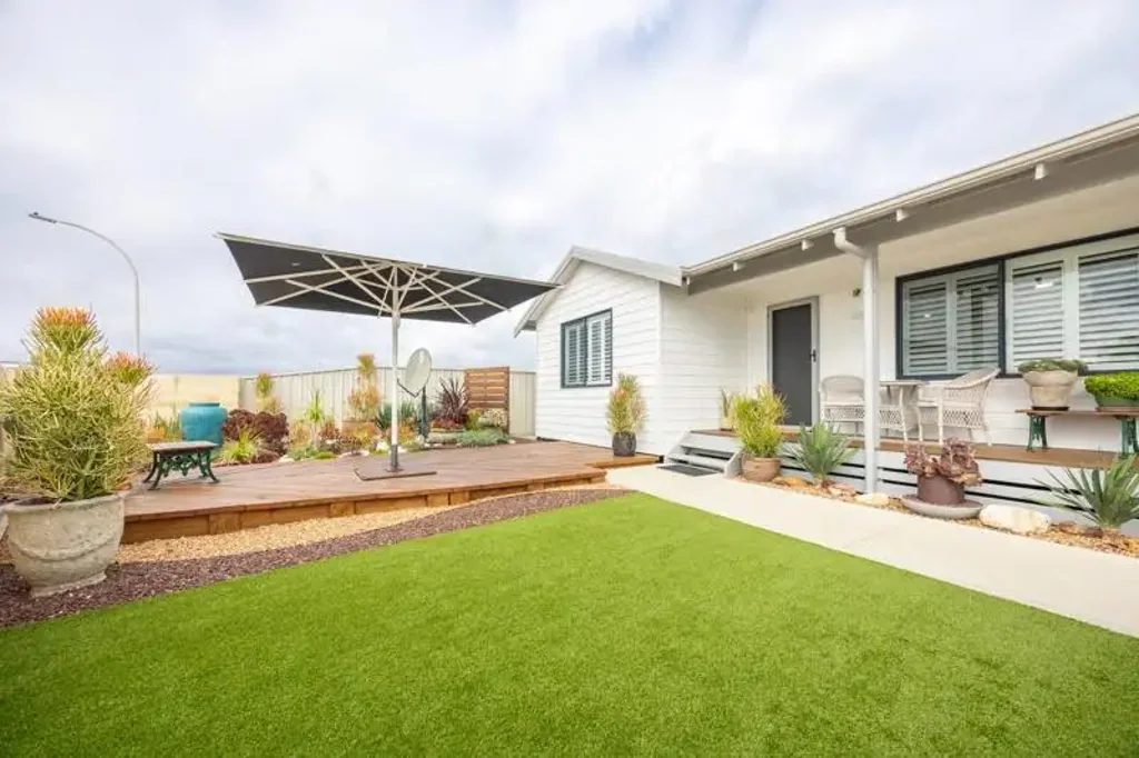 Green Head 4房  20 Pethick Loop, Green Head - 4 Bedroom, 2 Bathroom Home