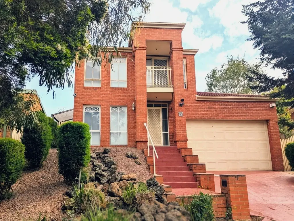 FRESHLY UPDATED HUGE FAMILY HOME