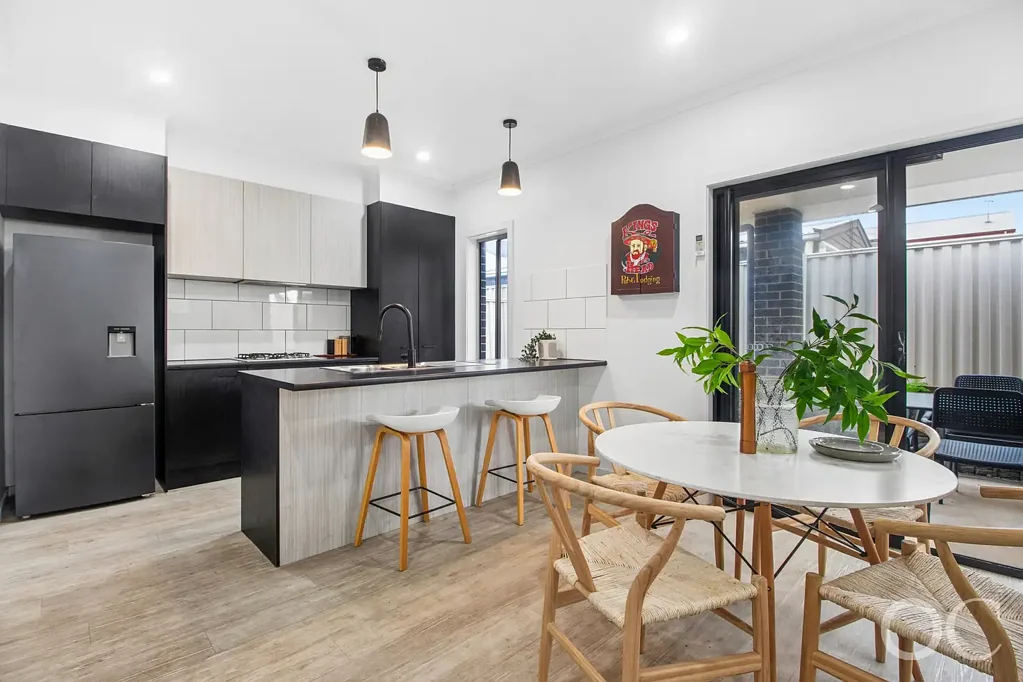 O'Sullivan Beach 3房  Open the Door to Energy Smart Coastal Living | Close the Door on Soaring Power Bills
