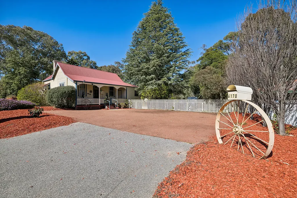 Mundaring 3Kwarto An Opportunity to Own Mundaring's Ballindown Gardener's Cottage