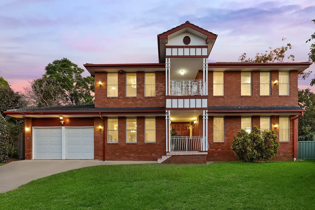 Epping 6房 双住灵活设计 866.3sqm阔地 精英学区房 靠近Epping中心 Chic厨房 娱乐露台 双车库 Grand multigenerational family residence