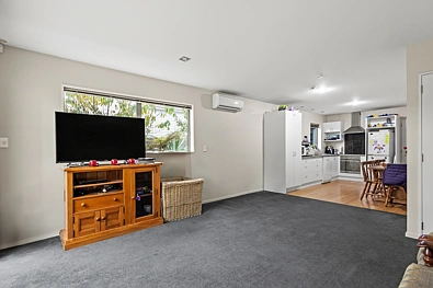 Low Maintenance, City-Fringe Living