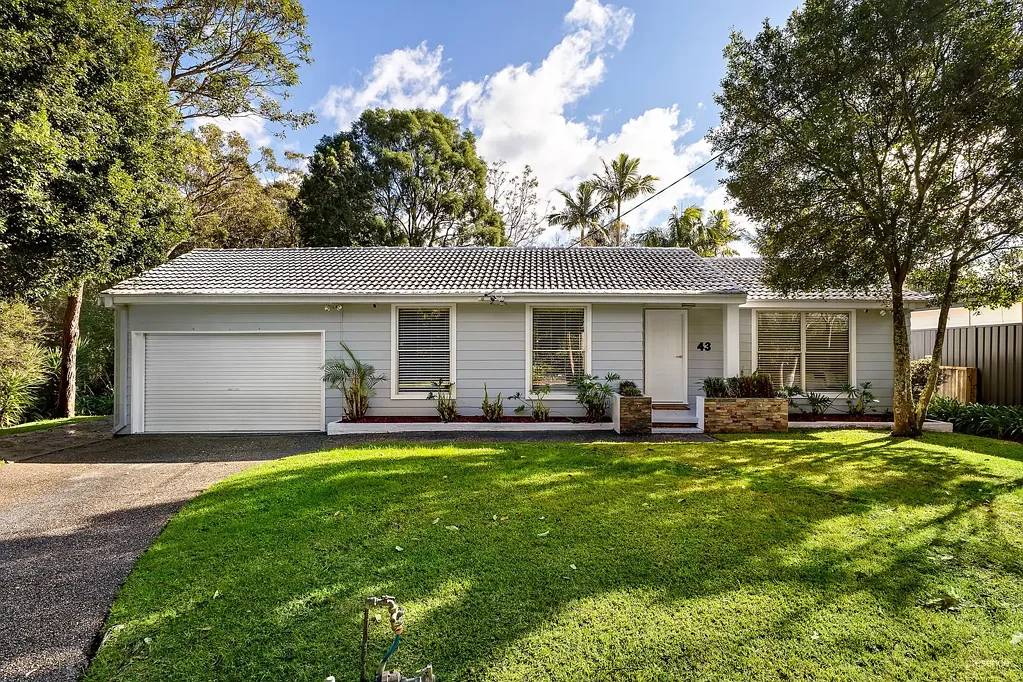 Hillsborough 4침실 Resort-Style Secret Family Sanctuary with Pool & Lush, Sprawling Gardens
