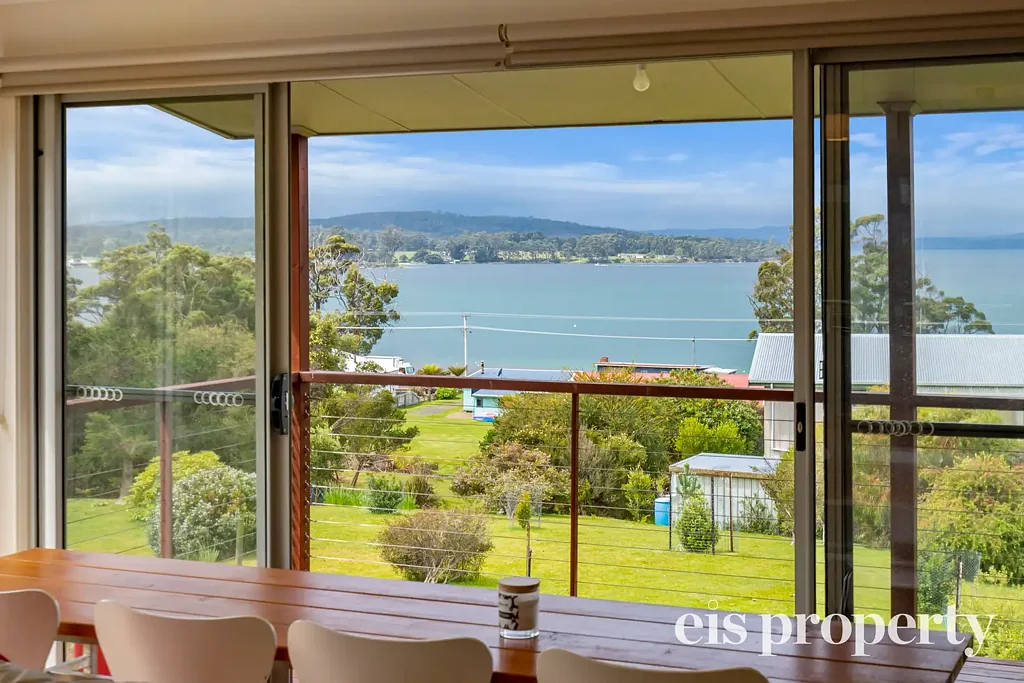 Southport 3chambre Coastal Retreat with Space, Comfort, and Stunning Vistas