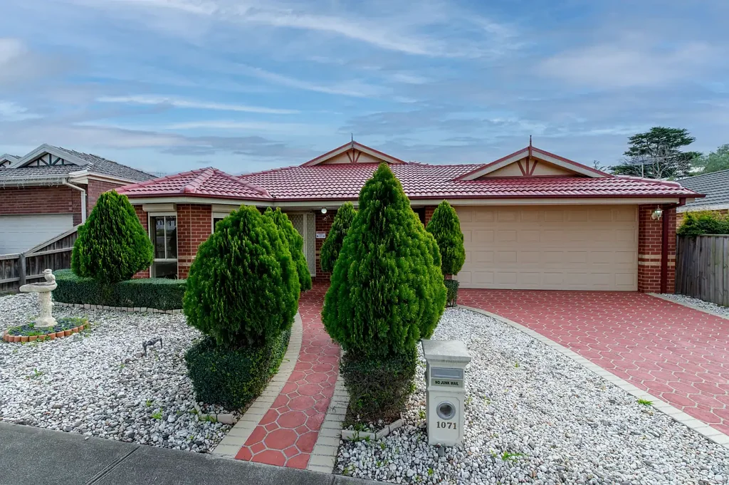 FAMILY HOME IN PRIME LOCATION!!
