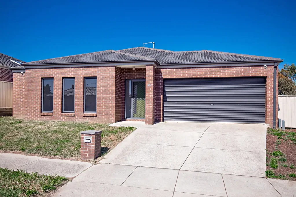 45 Ascot Gardens Drive, Delacombe, VIC 3356
