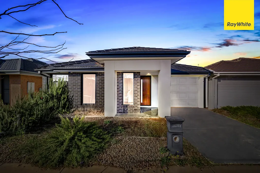 Thornhill Park 4 Bedroom Contemporary Comfort in a Thoughtfully Designed Family Home