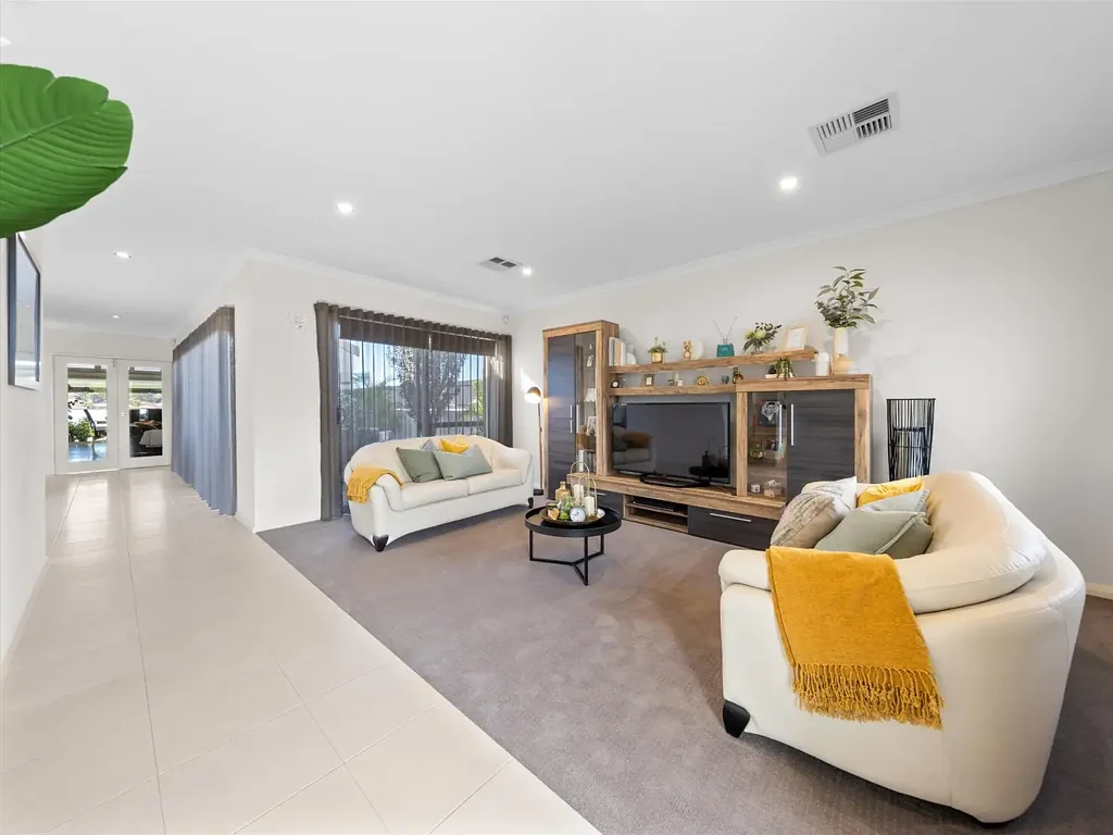 19 Crown Terrace, Coogee, WA 6166