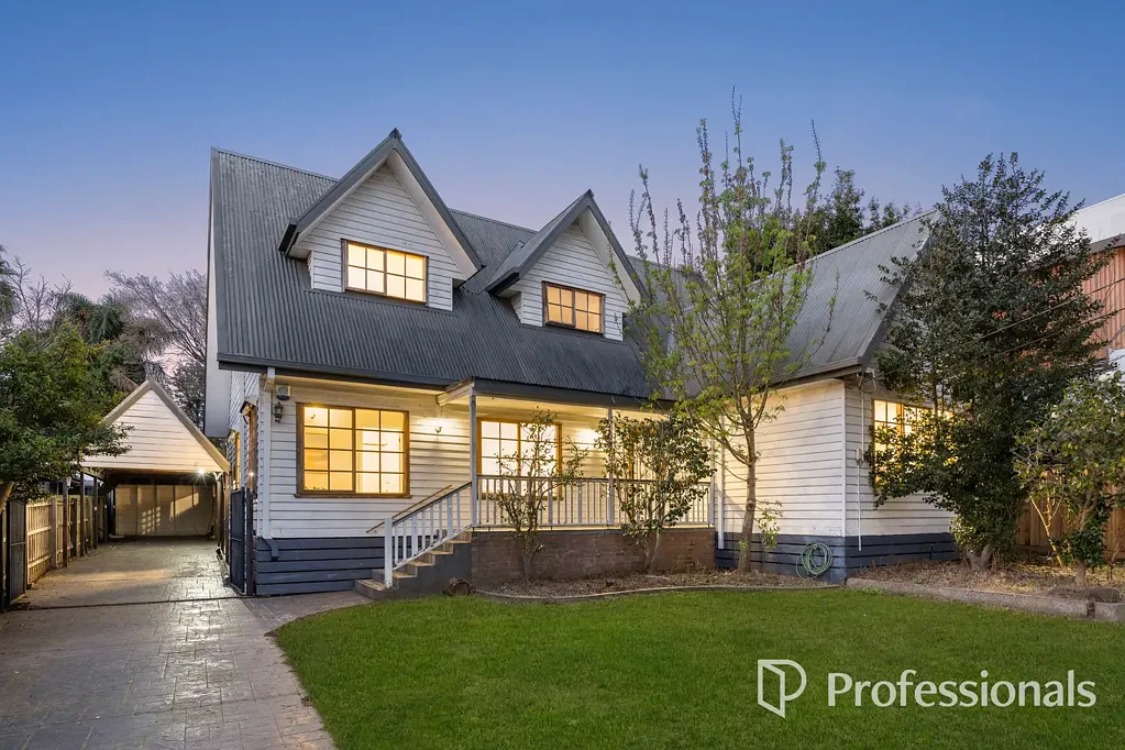 Mount Waverley 5房 Mount Waverley 黄金地段的斯堪的纳维亚魅力 Scandinavian Charm in Prime Mount Waverley