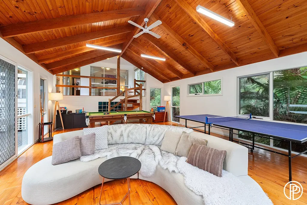 East Warburton 4ห้องนอน 'RIVER LODGE' - CANADIAN LODGE STYLE HOME WITH ACCESS TO THE YARRA RIVER - EXPERIENCE A SERENITY LIKE NO OTHER