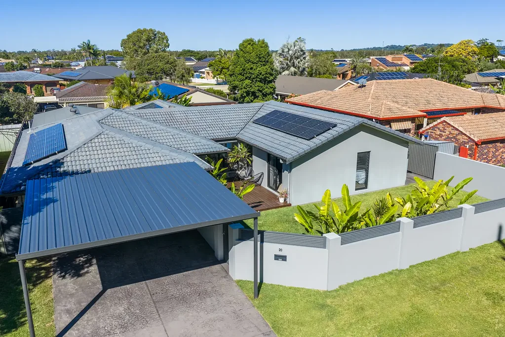 Banora Point 4બેડરૂમ North-Facing Family Retreat in Oxley Cove with Separate Studio | Boat Parking