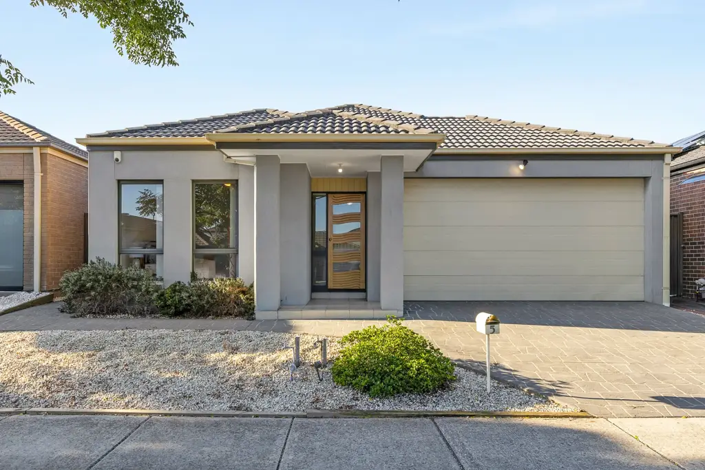 5 Clarendon Avenue, Craigieburn, VIC 3064
