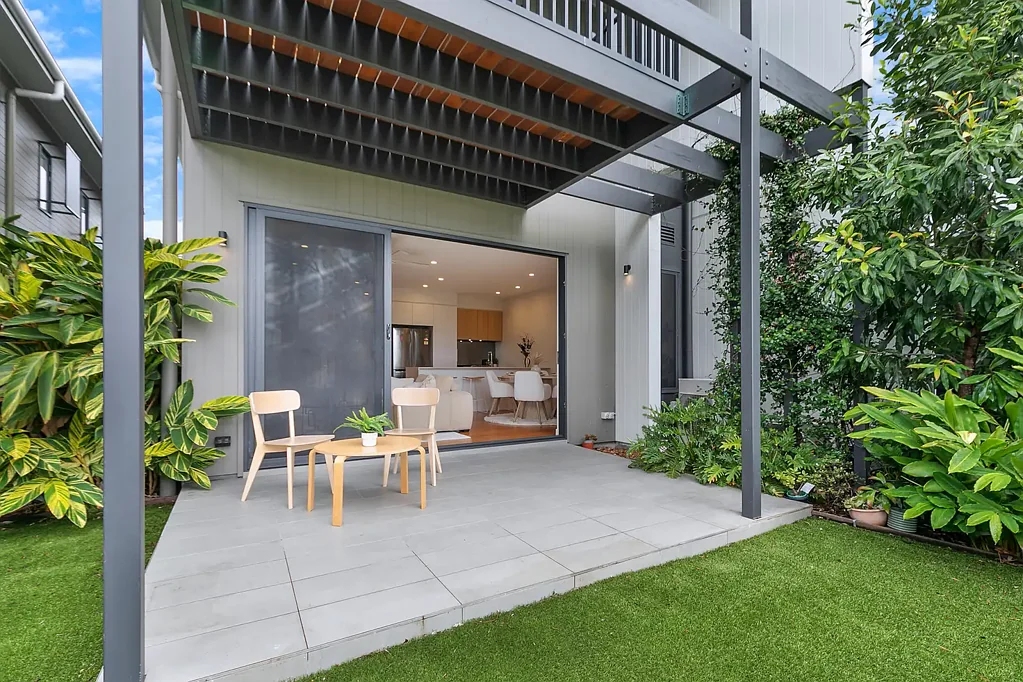 Carina 3chambre Views, Layout & Finishes... Fantastic Townhouse!