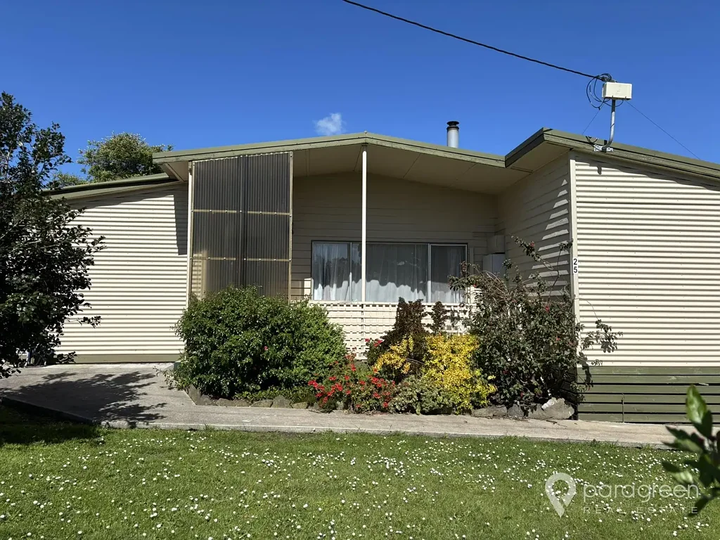 4 BED HOME WITH LARGE BACKYARD