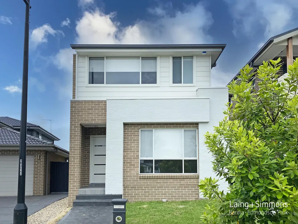Charming 4-Bedroom Family Home with Park View