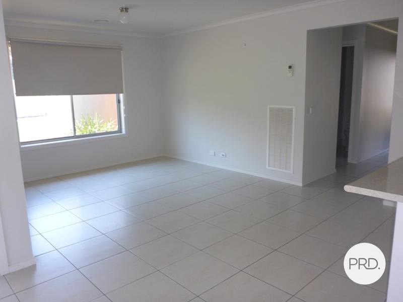 UNIT 2 29 NICOLA PL, LAVINGTON NSW 2641, 0 habitaciones, 0 baños, Townhouse