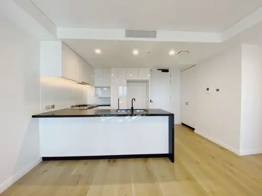 UNFURNISHED 2 BEDROOM 2 BATH  APARTMENT