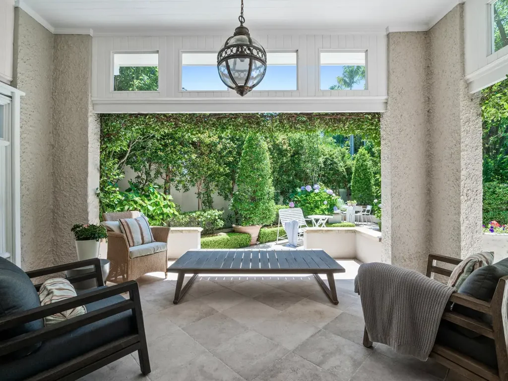 A RARE DARLING POINT SANCTUARY: TIMELESS ELEGANCE AND MODERN LUXURY