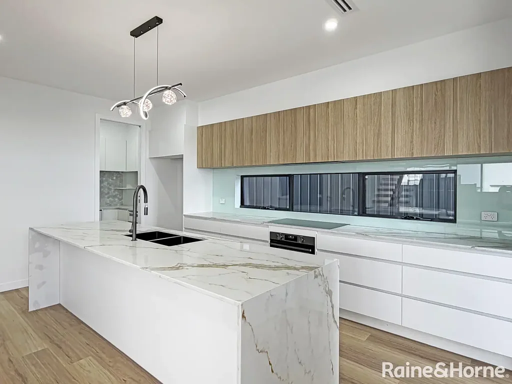 Stylish & Brand New Googong Family Home